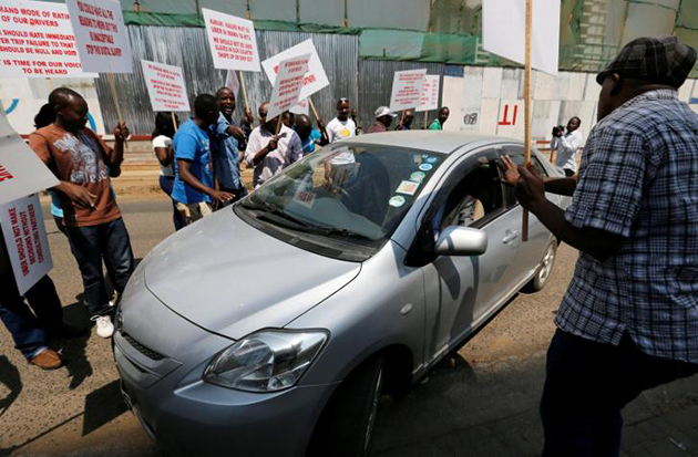 Hundreds of Uber Drivers in Kenya Go On Strike After Price Cuts – Reuters (image)